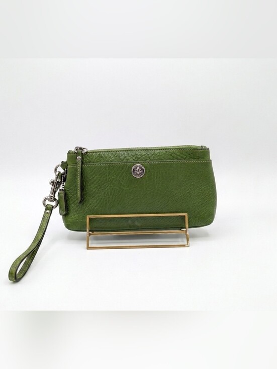 Coach Handbags - Coach Vintage Green Pebbled Leather Wristlet Clutch - EUC!